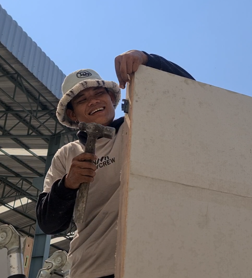 happy-worker-500x550